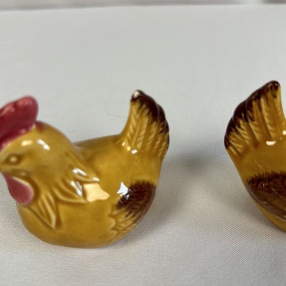 Vintage Egg Dish with Chicken Salt and Pepper Shakers - Picture 13 of 16